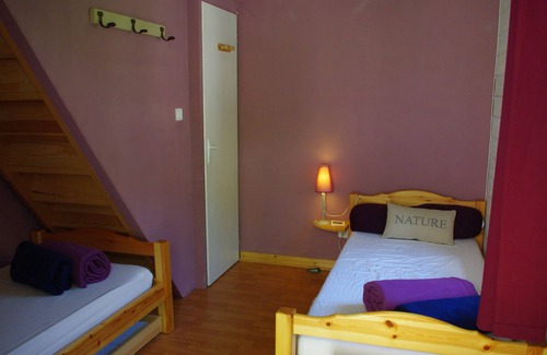 Saint-Chely-du-Tarn Cottage | Gite 3 *** in hamlet with garden and terrace on the river bank