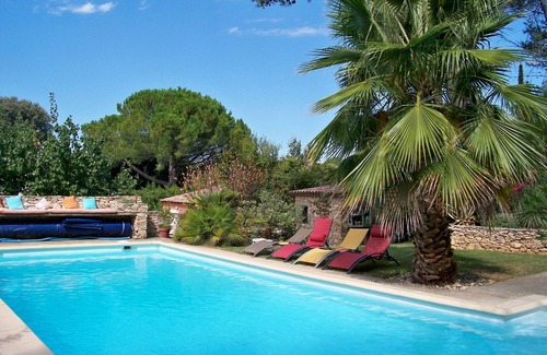 Nages-et-Solorgues Condo | Gite 4 Personnes Avec Piscine Partagée