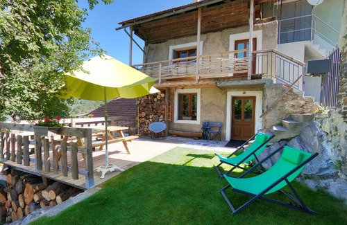 Notre-Dame-du-Pre Ski Chalet | Gite 6 persons 75m2, Near Plagne Montalbert