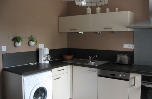 Pirou Cottage | Gite Andrée, 800m from the beach in Pirou, garden, terrace, wifi, wood stove