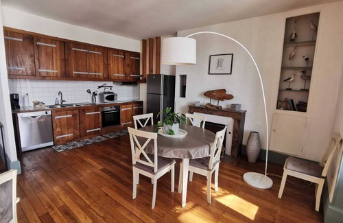 Bourgogne Apartment | Gîte Appart "Les Oiseaux" with view of the Loire River