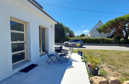Ferel Cottage | Gîte "ARC EN CIEL" GREEN by the sea and in the countryside 10 minutes from the beaches