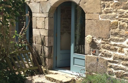 Plumaudan Cottage | Gite attached to 15th Century Manor with heated pool and fishing lake