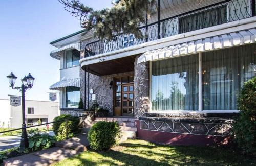 Jonquiere Bed & Breakfast | Gite Au P'tit Manoir B&B