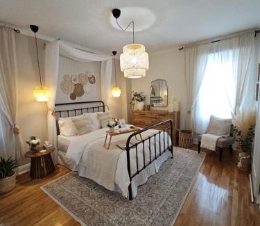 Jonquiere Bed & Breakfast | Gite Au P'tit Manoir B&B