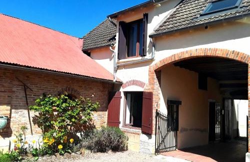 Sancoins Apartment | Gite Aux Anciennes Ecuries