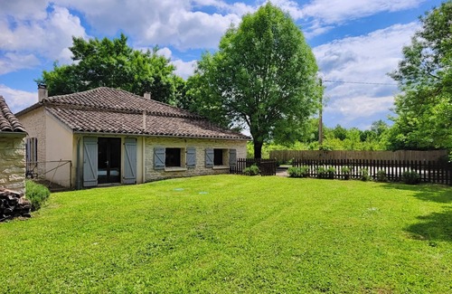 Septfonds House | Gite Bacquiès - with enclosed garden and heated swimming pool