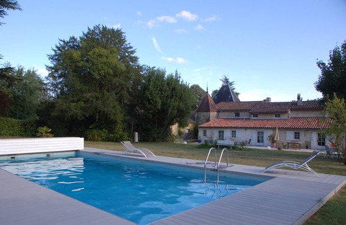Camblanes-et-Meynac Apartment | Gite chateau Ysard