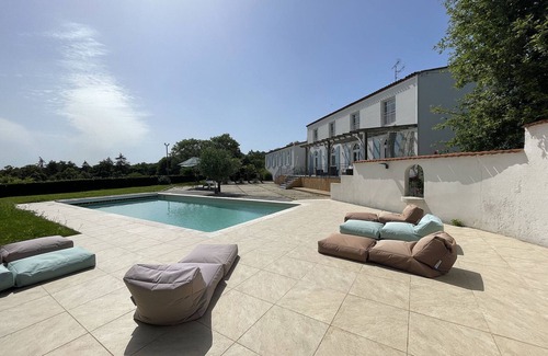 Cholet Cottage | Gite Cholet, 6 bedrooms, 15 persons