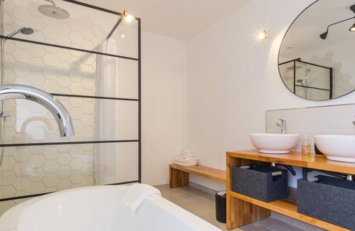 Creances Cottage | Gite Créances, 5 bedrooms, 10 persons