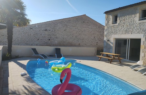 Balanzac House | Gite de Charme à la Campagne Avec Piscine