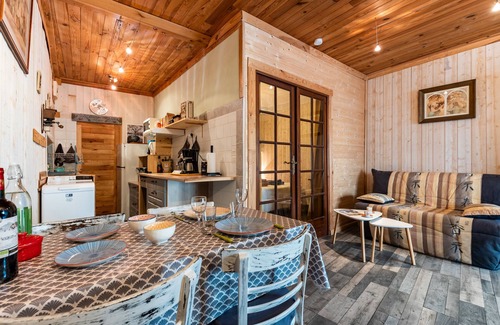 Gontaud Apartment | Gîte des Lys – Cozy House in the Heart of Monségur, Gironde