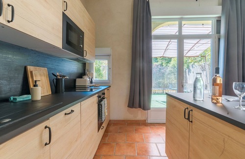 Roussillon Cottage | Gîte 'Domaine Plan Des Devens Tendresse' with shared pool, Wi-Fi and air conditioning