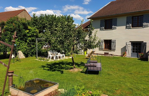 Largillay-Marsonnay House | Gite du Lac - Lake Vouglans