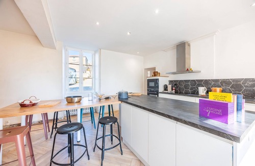 Champdeniers House | Gîte du Val d’Egray – Charming House with Garden in Champdeniers