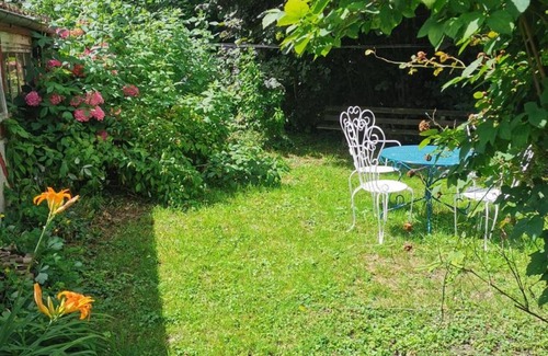 Fontenay-le-Fleury Cottage | Gite Fontenay-le-Fleury, 1 bedroom, 3 persons