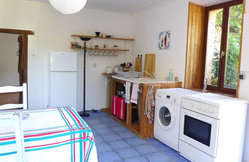 Bezues-Bajon Cottage | Gite for 5-8 people, swimming pool, absolute calm, panorama on the Pyrenees.
