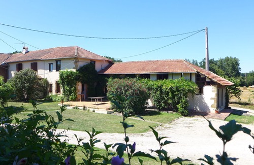 Bezues-Bajon Cottage | Gite for 5-8 people, swimming pool, absolute calm, panorama on the Pyrenees.