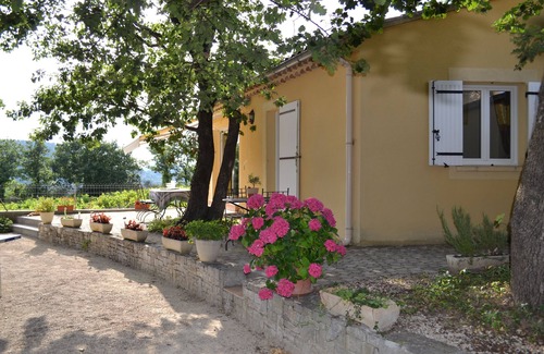 Saint-Marcellin-les-Vaison Villa | Gîte Detached house with swimming pool near Vaison la romaine