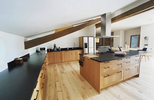 Beguios House | Gite Goitiaya with Private Terrace, Wi-Fi and Air Conditioning