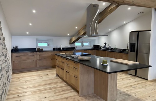 Beguios House | Gite Goitiaya with Private Terrace, Wi-Fi and Air Conditioning