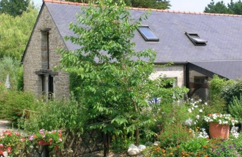Clohars-Fouesnant Cottage | Gite H Benodet 4 Gites & 5 Apartments In Beautiful secure 8 Acre Country Garden