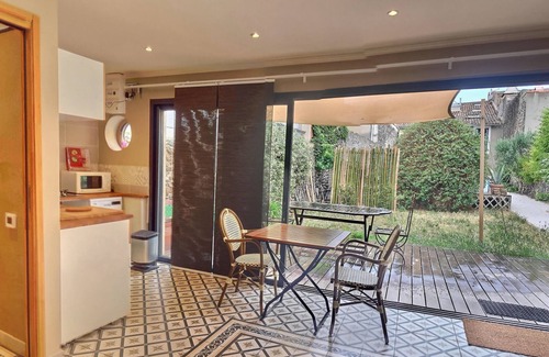 Marseillan Cottage | Gite in a chambre d'hotes, quiet location with shared pool