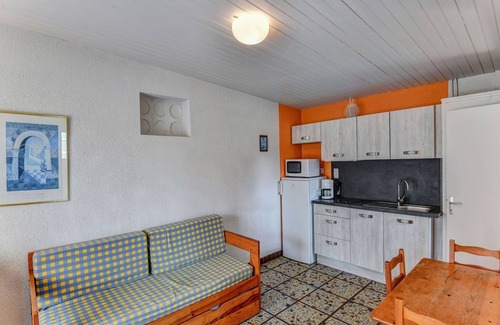 Saint-Savinien House | Gîte in a holiday park with pool