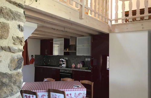 Rhone Crussol House | Gite in the mountains with shared outdoor heated pool