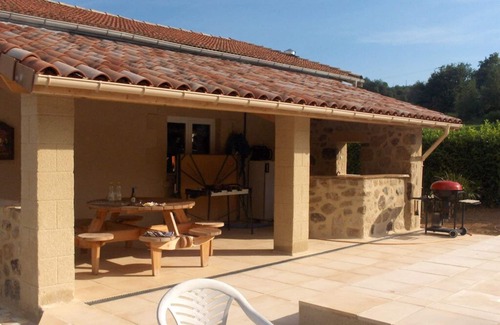 Rhone Crussol House | Gite in the mountains with shared outdoor heated pool