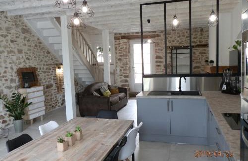 Mauleon House | GITE IZALIN AVEC SPA A 20 min du Puy du Fou