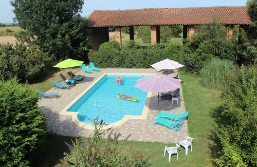 Saverdun Apartment | Gîte Jardin - spacious gîte in the heart of nature with heated swimming pool