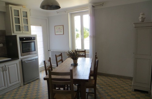 Sainte-Cecile-les-Vignes Other | gite la berthine provençale farm located in a wine village