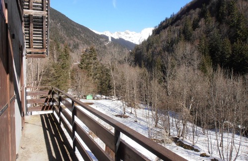 Allemond House | GITE LA BALMETTE A 12 MN EAU D'OLLE EXPRESS - Sleeps 8 or 16