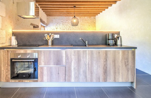 Chassaignes House | 'Gîte La Grange' with Shared Pool, Private Terrace and Wi-Fi