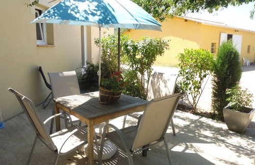 Greoux-les-Bains Cottage | Gîte "La Miellerie" with Shared Pool, Private Terrace, and Air Conditioning