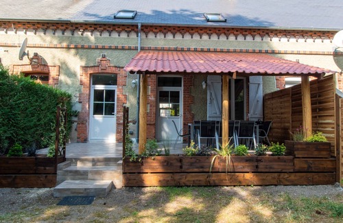 Lorris House | Gite "la p'tite étape" close to all amenities