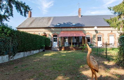 Lorris House | Gite "la p'tite étape" close to all amenities