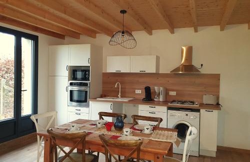 La Chapelle-dʼAngillon House | Gite La Roseraie maison au calme à la campagne