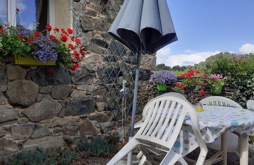 Graces Cottage | Gite la Roseraie in the countryside 30mn from the sea