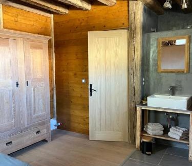 Cons-Sainte-Colombe Bed & Breakfast | Gite les 4 Saisons - chambre Eté