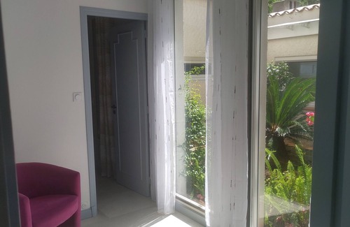 Beziers Villa | Gîte LES OLIVIERS located in a quiet area among the pines, close to the beaches