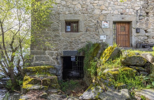 San Martin del Pimpollar House | Gîte 'Molino Navarenas' with lake view, balcony and Wi-Fi