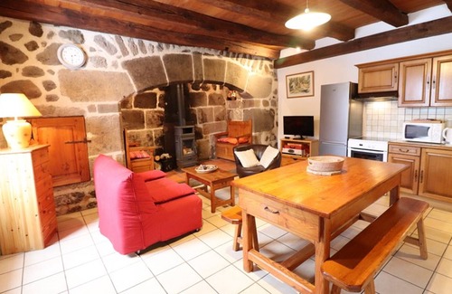 Mandailles-Saint-Julien Cottage | Gite Mandailles-Saint-Julien, 2 bedrooms, 4 persons