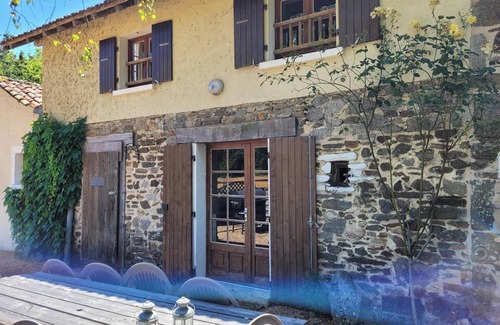 Saint-Saud-Lacoussiere House | "Gite Merlot" -a spacious, comfortable 5-bedroom countryhouse in French Dordogne