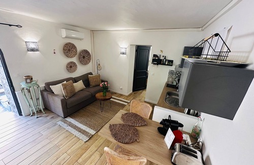 Le Bar-sur-Loup Apartment | Gite Mimosa, Gite zen avec spa et lit ronds