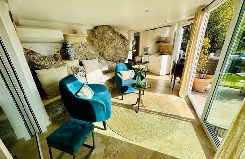Le Bar-sur-Loup Apartment | Gite Mimosa, Gite zen avec spa et lit ronds