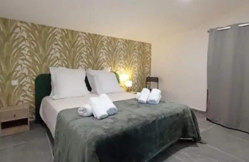Lespignan Apartment | Gite "O Plaisir du Clôt" Pour Adultes Avec Piscine et SPA Intérieurs