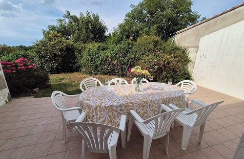 Le Poire-sur-Vie House | Gite O Pré'Vert, group gite in Le Poiré Sur Vie, Vendée. Accu-capable cottage