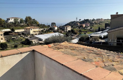 Saint-Laurent-du-Var Cottage | Gite on the height of Nice